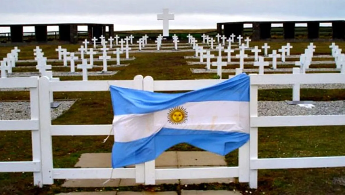 Postales de hace 43 años: Malvinas una guerra tan contradictoria como sentimental