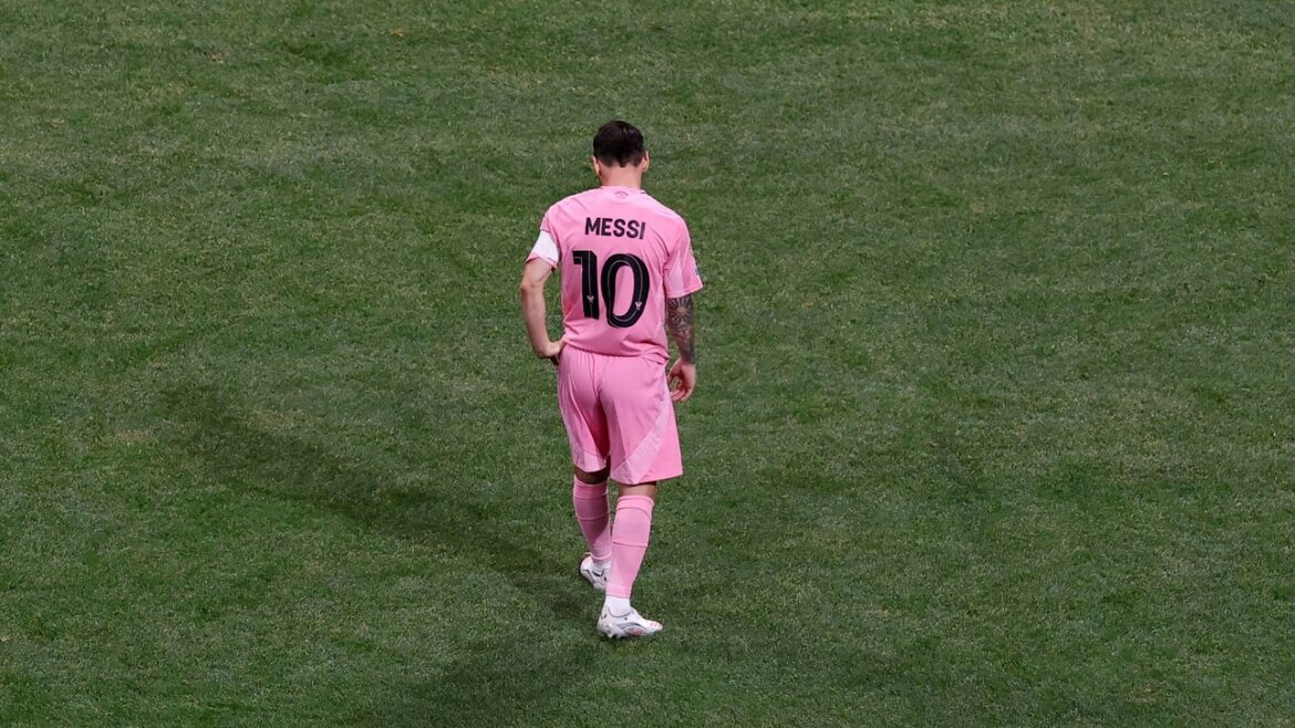 La prensa francesa castigó sin piedad a Messi por su salida del Mundial de clubes