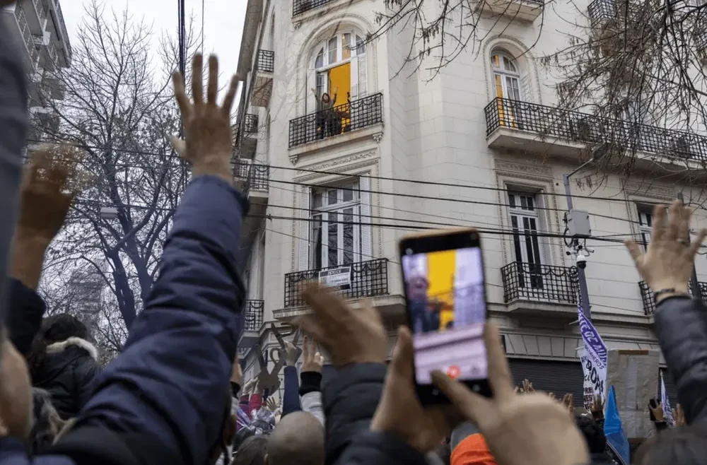 Un alivio para los vecinos de Cristina: proponen que no paguen ABL