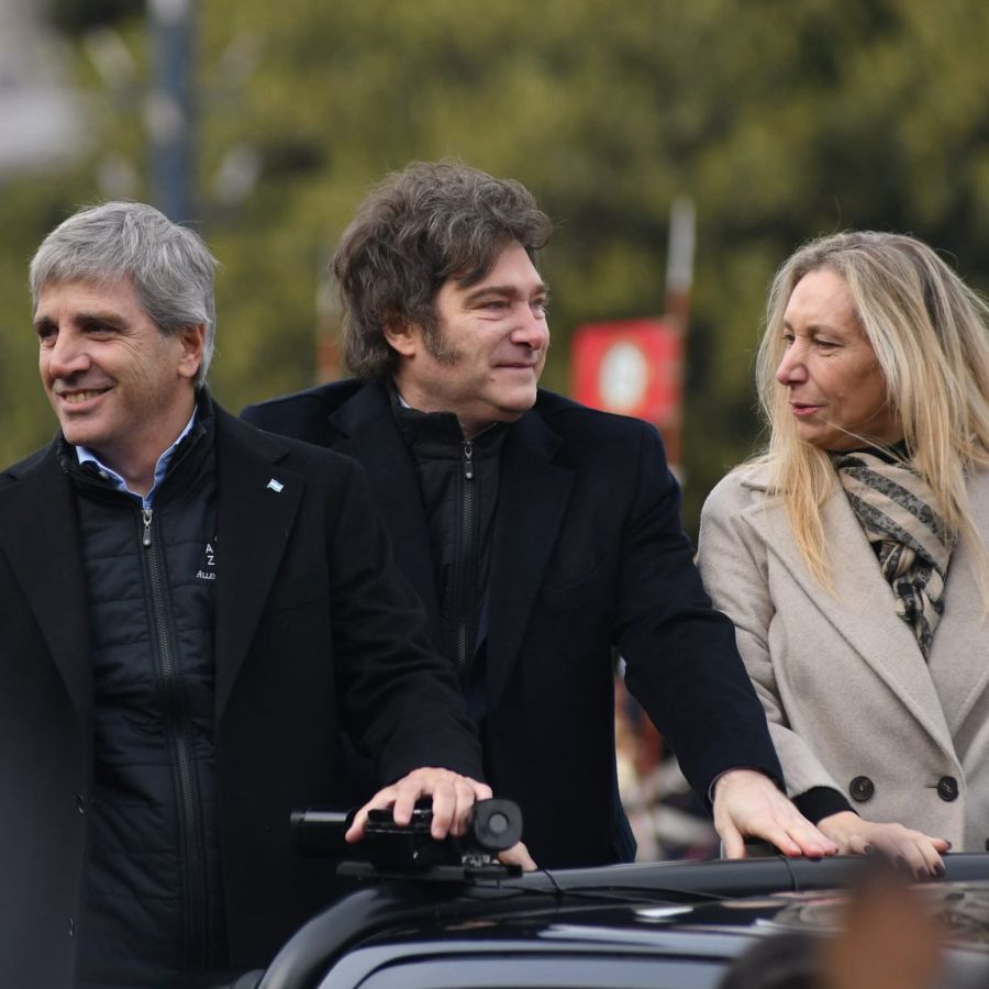 La ovación a los hermanos Milei y Caputo en la pista de la Rural
