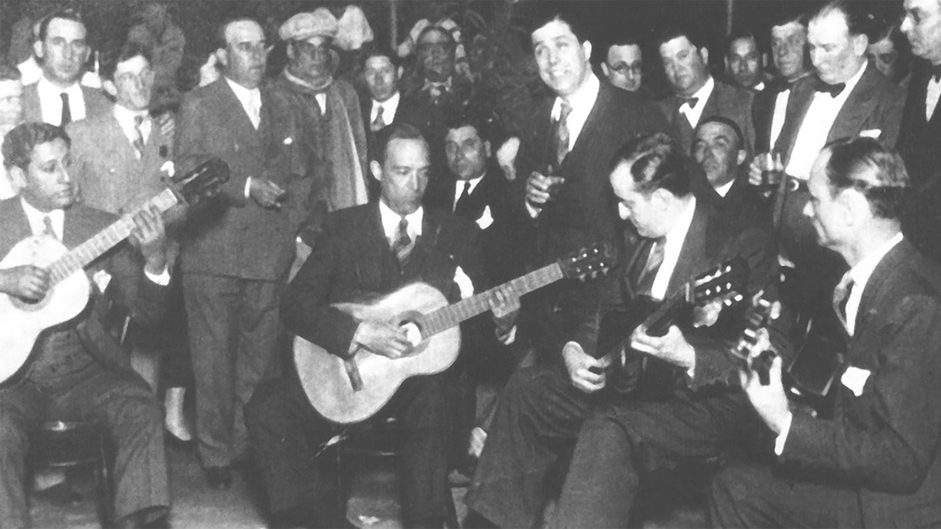 Cómo entender el tango tomando la calle Gardel y llegando a la avenida Piazzolla