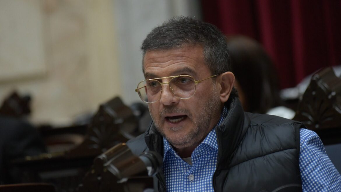 Acusan a un diputado de "armar" una denuncia falsa contra tres jugadores de Vélez