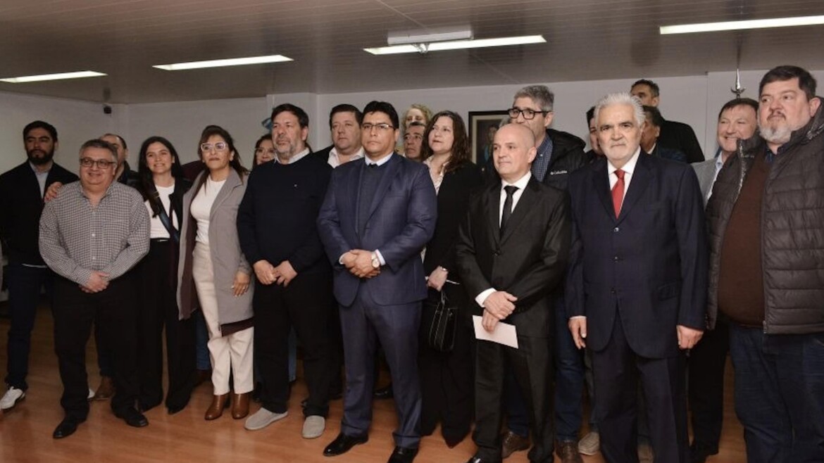 El gobernador Vidal se sacó una foto con los dos jueces que puso en la Corte provincial