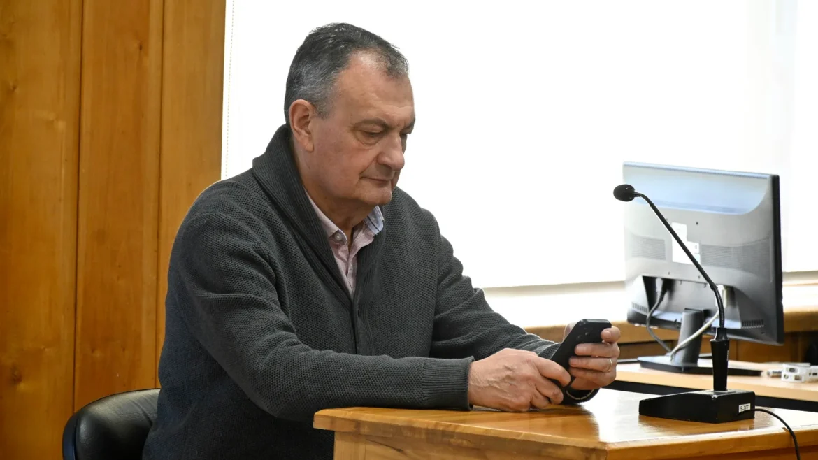 Un ex intendente de Bariloche enfrenta un juicio polémico por enfrentarse a Weretilnek