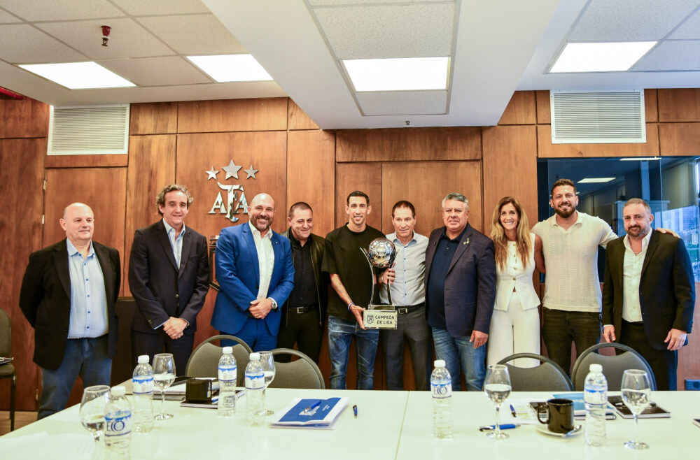 Otro escándalo de la AFA: Tapia le dio la Copa a Central por un campeonato a medias