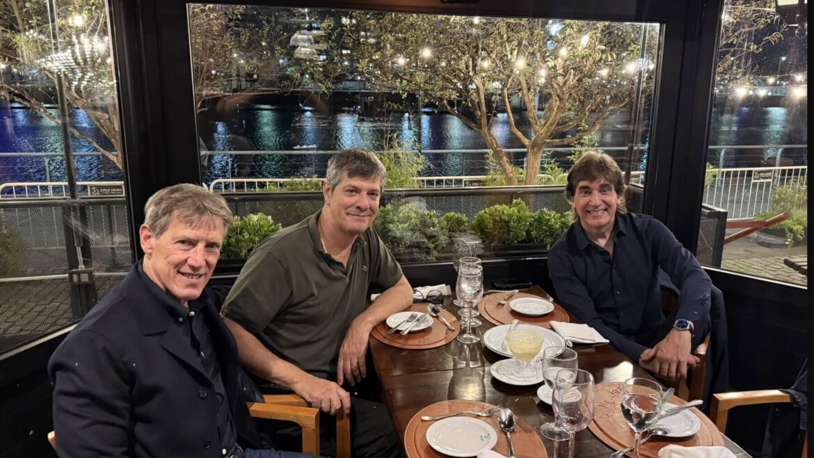 Dante Gebel se muestra activo en Buenos Aires pero su lanzamiento será post Mundial