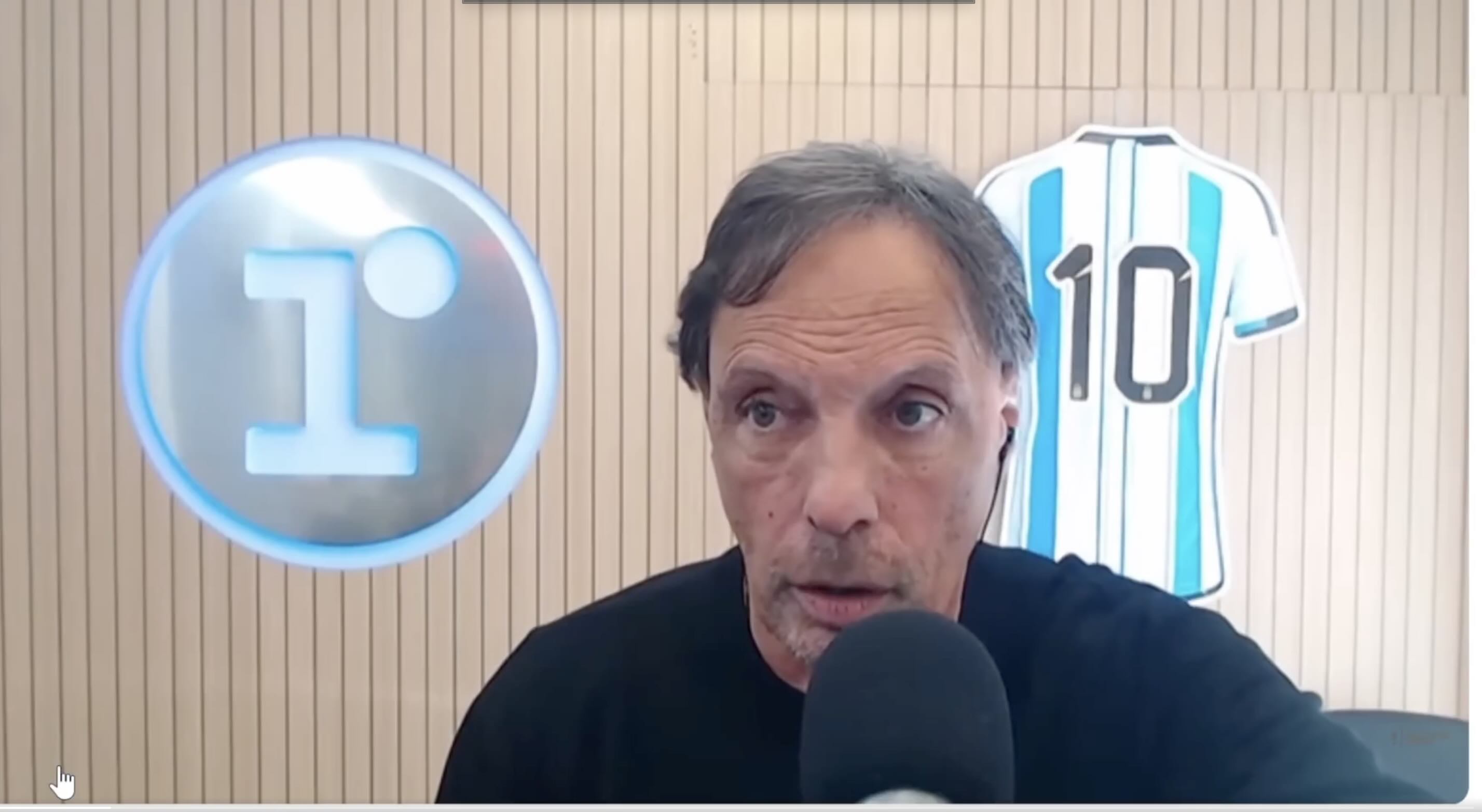 Escándalo: un jugador de Independiente fue a buscar a Gustavo López a la radio