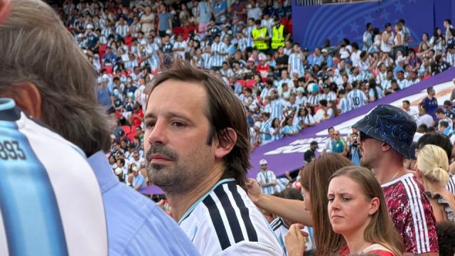 Apareció un funcionario del gobierno en el Mundial