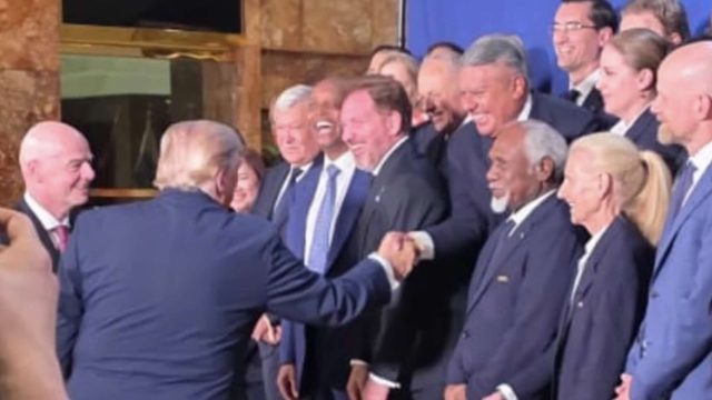 Tapia consiguió un saludo con Trump en un evento de FIFA