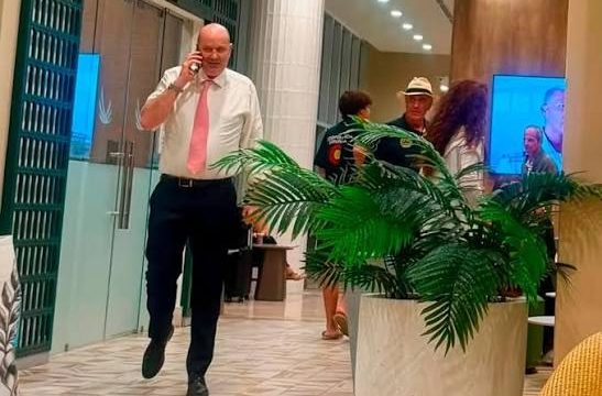 Sturzenegger fue sorprendido en el Caribe mientras fracasaban sus proyectos