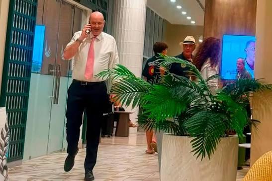Sturzenegger fue sorprendido en el Caribe mientras fracasaban sus proyectos