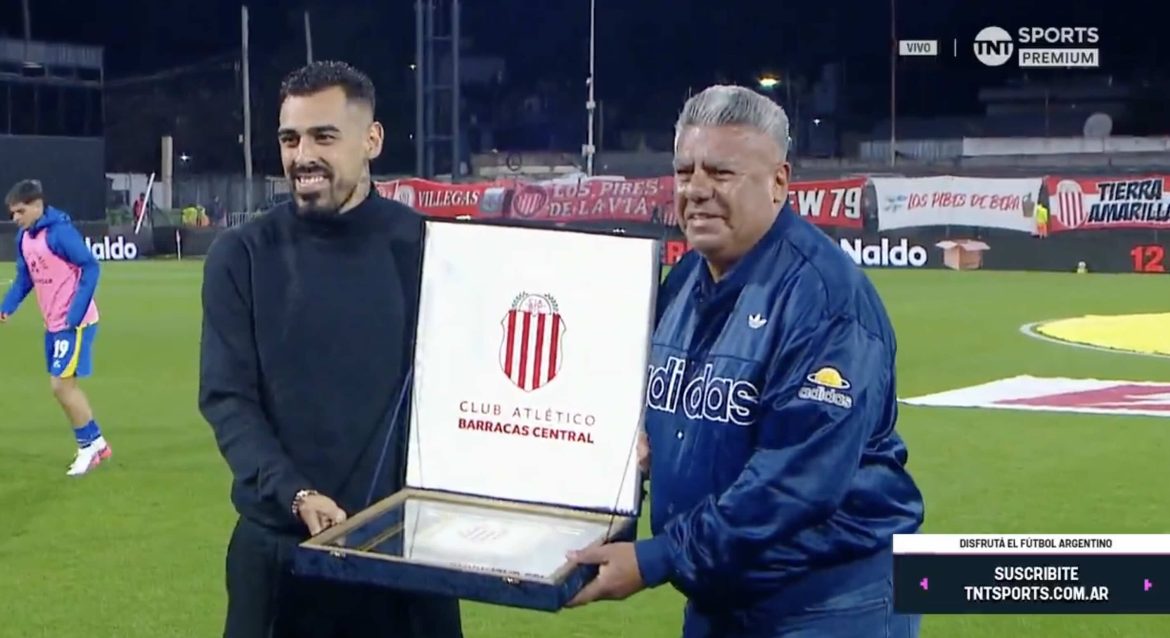 Tapia se entregó un premio a sí mismo y encima fue un papelón