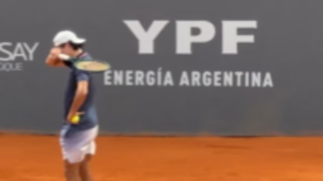 Una historia conmovedora del tenis argentino : Mena estalló en llanto en plena final