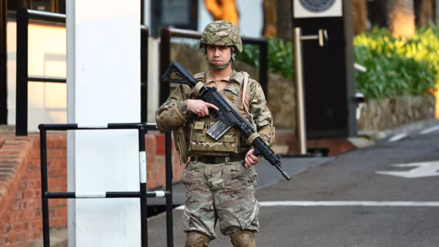 Tereso , el coronel que antederá las vajillas de Olivos mientras sigue el relato Malvinas