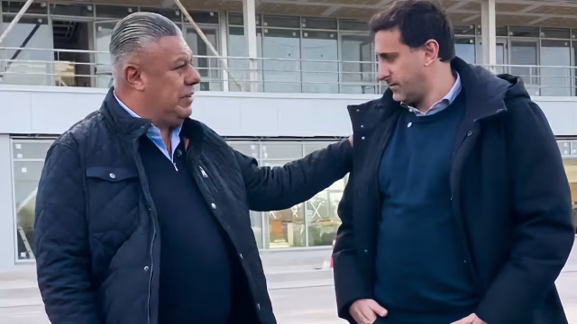 Diego Milito se arrodilló frente al "Chiqui" Tapia